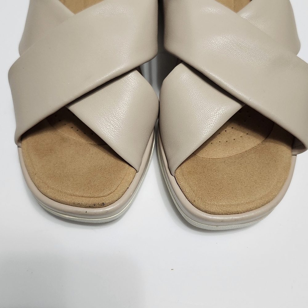 Clarks Clara Sandals size 7.5 Shoes - Picture 2 of 15
